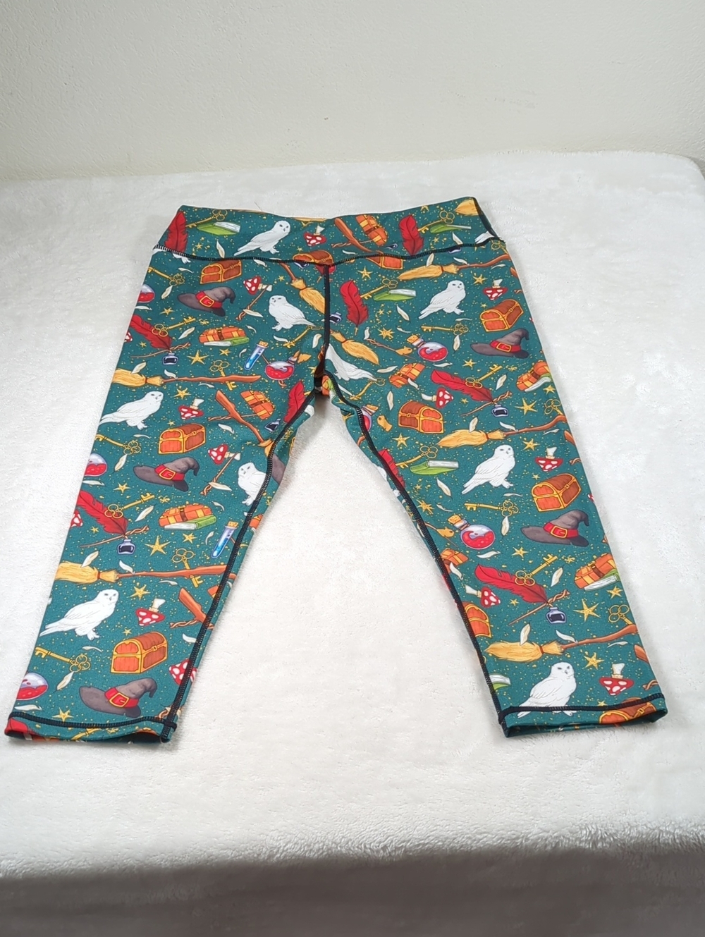 Hogwarts HEDWIG Harry Potter Athletic Capri Pants NWT